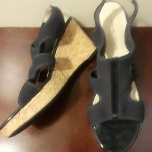 Adrienne Vittadini women's wedge Shoe